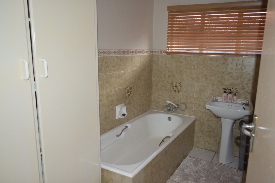 4 Bedroom Property for Sale in Flimieda North West